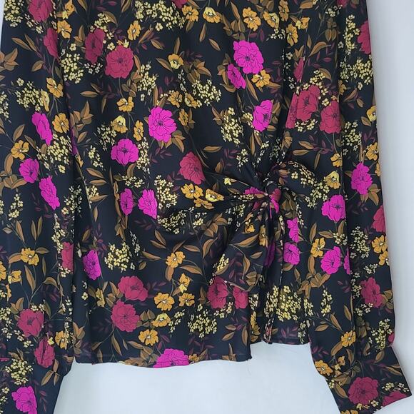 ASTR- Black with floral print- tie front top- size Large - Picture 4 of 9